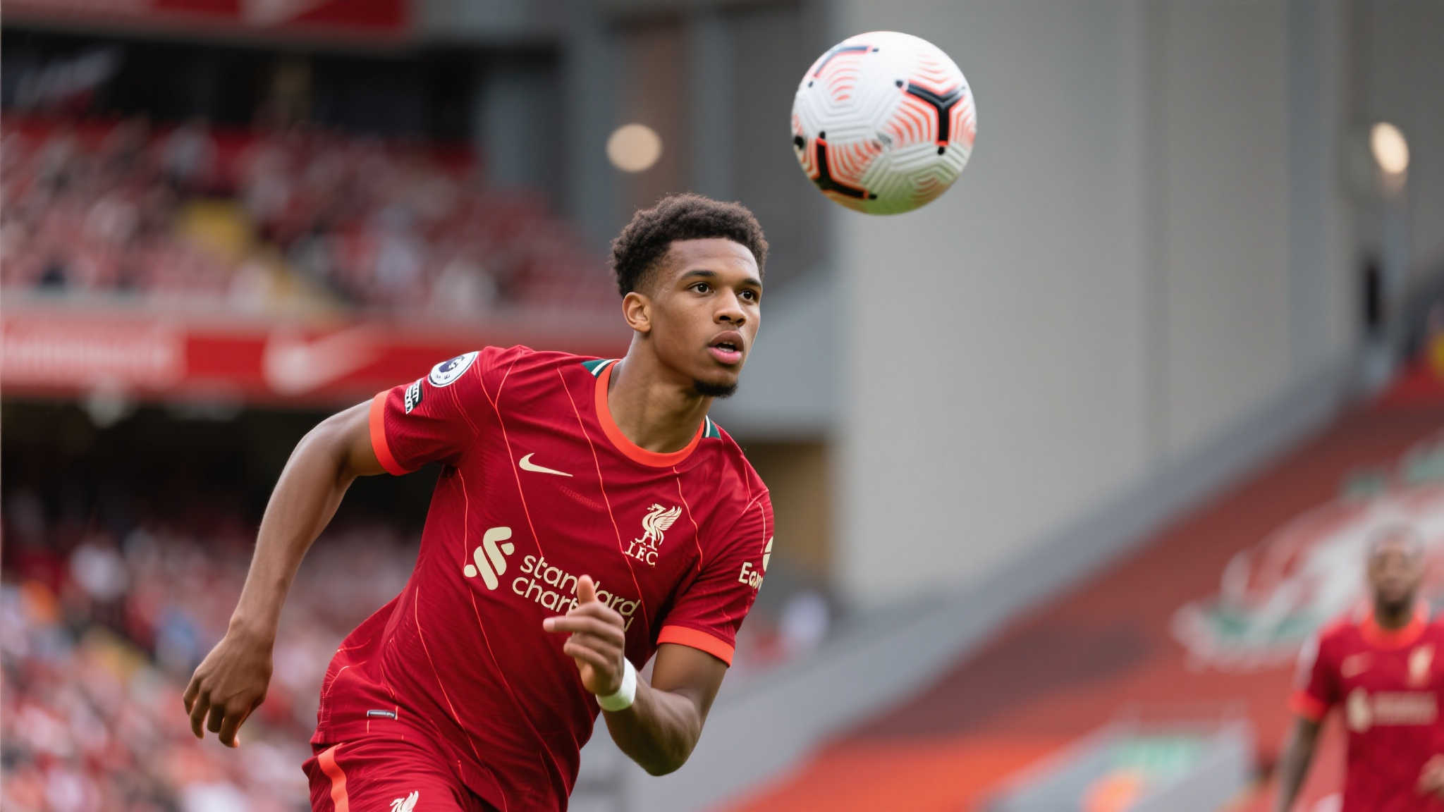 对于利物浦来说，通过今夏窗口期补强中后场是当务之急