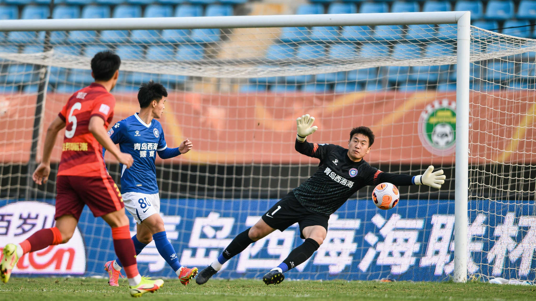 青岛西海岸：从黑马到8强的逆袭之路
作为一支中甲