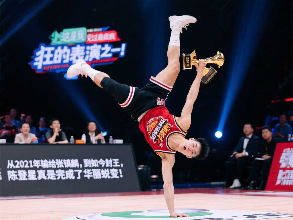 21年不敌张镇麟!陈登星7人胯下飞扣震撼夺冠扣篮王 21年不敌张镇麟!陈登星7人胯下飞扣震撼夺冠扣篮王